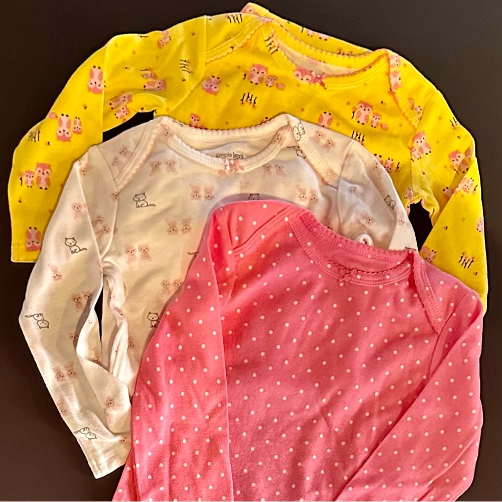 ✨ Bundle of (3) Long Sleeve 18mo Onesies!
